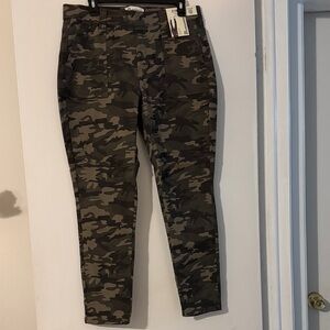No Boundaries Women's Camouflage Skinny Pants